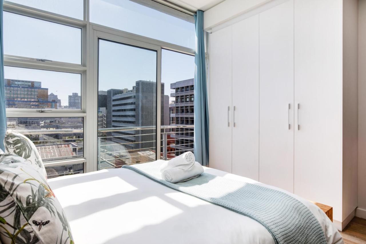 Backup-Power Eclectic Blue City View Apartment Cape Town Luaran gambar